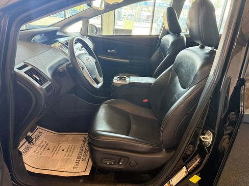 Used 2016 Toyota Prius V Four FWD image 9