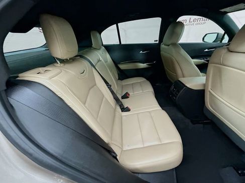 Used 2024 Cadillac XT4 Premium Luxury w/ Technology Package image 27