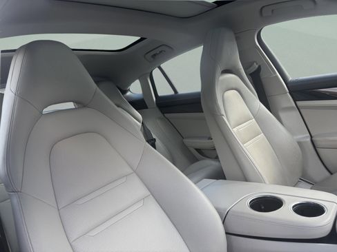 Used 2018 Porsche Panamera 4 image 22
