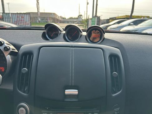 Used 2012 Nissan 370Z Coupe RWD image 12