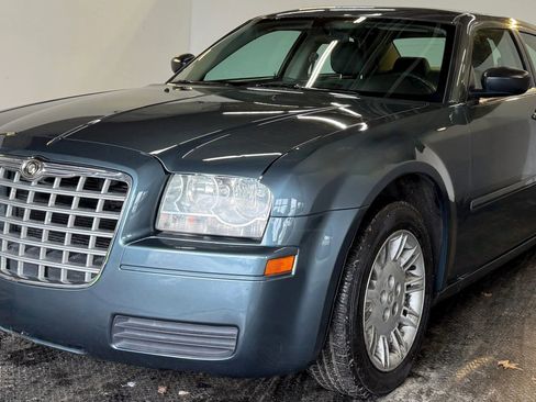 Used 2005 Chrysler 300 Sedan 4D image 4