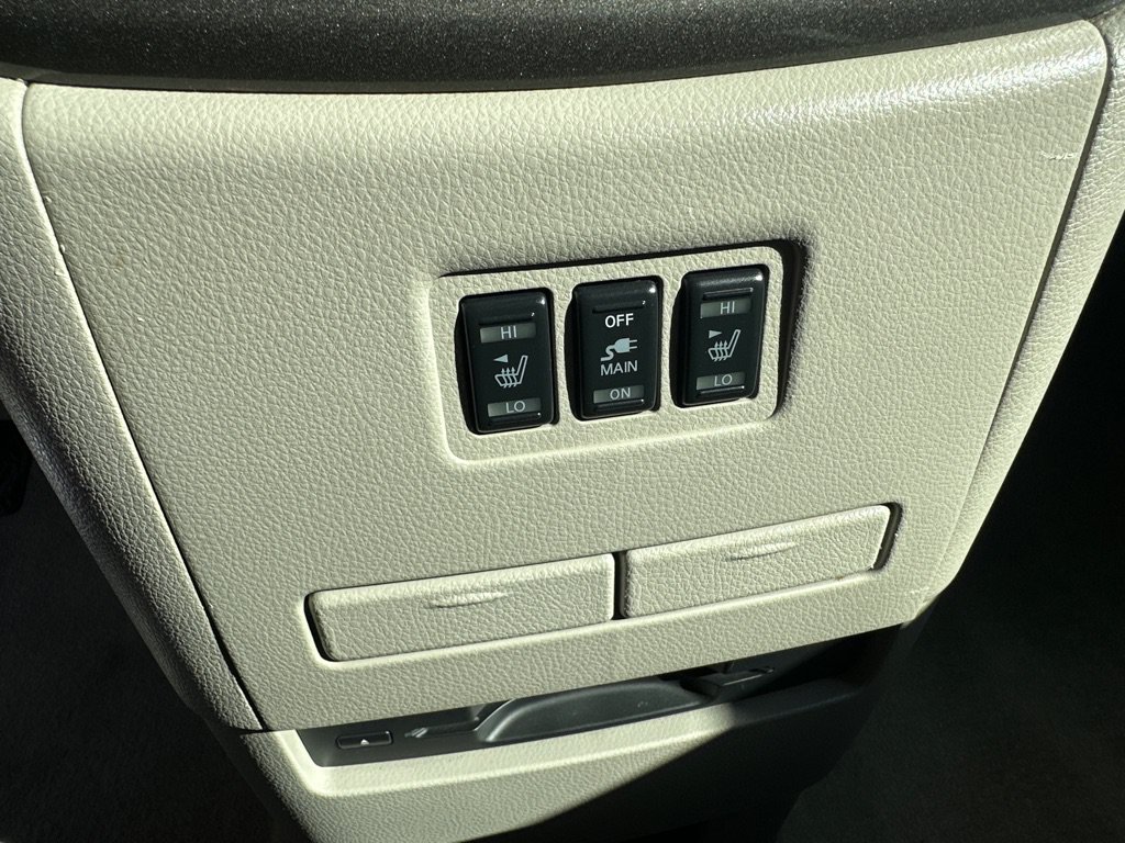 Used 2015 Nissan Quest Platinum FWD image 22