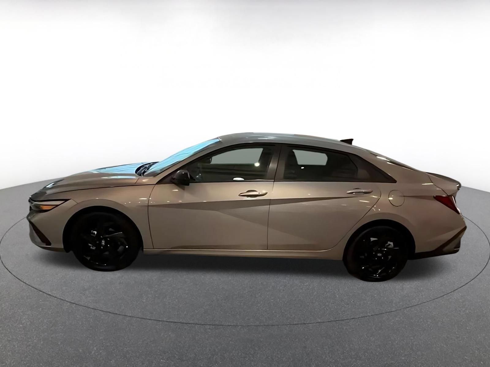 Used 2026 Hyundai Elantra Sport FWD image 8