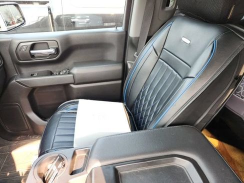Used 2020 Chevrolet Silverado 1500 Custom w/ Custom Value Package AWD/4WD image 13