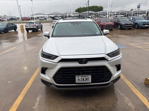 Used 2024 Toyota Grand Highlander AWD Hybrid image 2