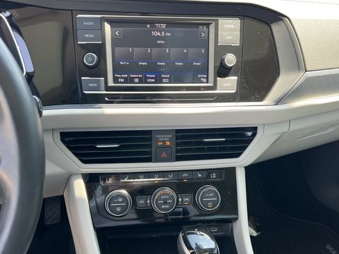Used 2024 Volkswagen Jetta SE w/ Panoramic Sunroof Package FWD image 9
