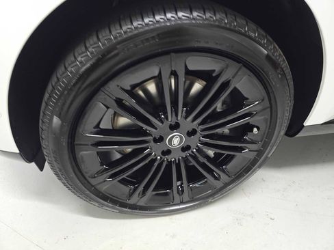 New 2025 Land Rover Range Rover SE image 9