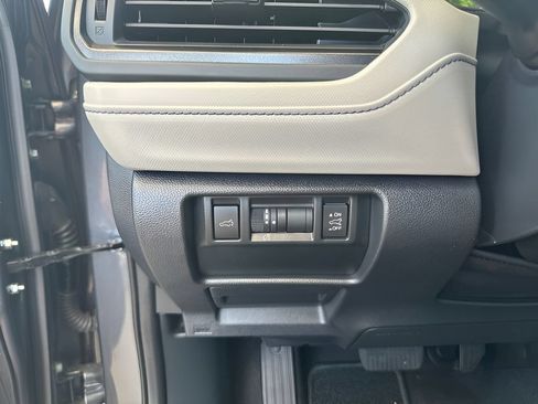 Used 2025 Subaru Forester Premium AWD/4WD image 19