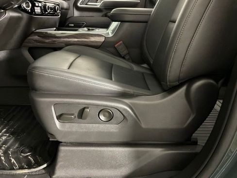 Used 2025 Chevrolet Silverado 2500 LTZ w/ LTZ Convenience Package image 32