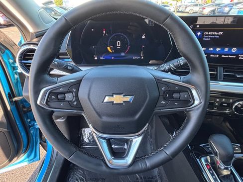 Used 2025 Chevrolet Trax LT w/ Driver Confidence Package FWD image 23