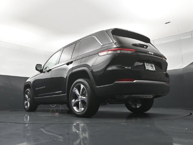 New 2026 Jeep Grand Cherokee Limited w/ Trailer Tow Package AWD/4WD image 22