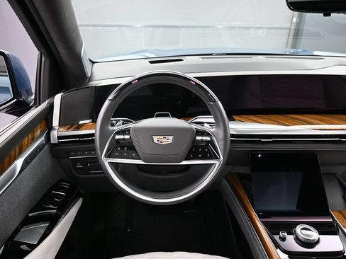 Used 2025 Cadillac Escalade ESV Sport Platinum AWD/4WD image 20