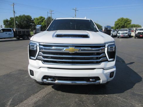 Certified 2024 Chevrolet Silverado 2500 High Country w/ High Country Premium Package AWD/4WD image 14