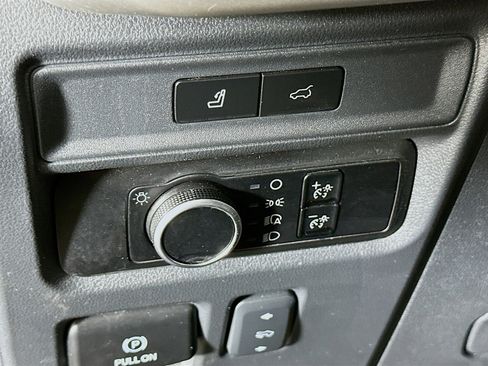 Used 2024 Ford Expedition XLT image 17