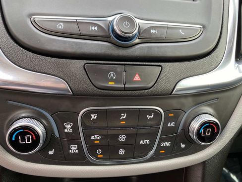 Used 2023 Chevrolet Equinox LT w/ Driver Convenience Package image 16