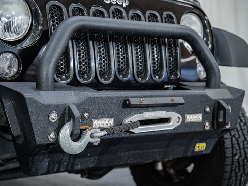 Used 2014 Jeep Wrangler Unlimited Rubicon w/ Connectivity Group image 11