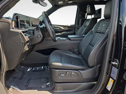 Certified 2023 Cadillac Escalade Sport Platinum w/ Heavy-Duty Trailer Package AWD/4WD image 15