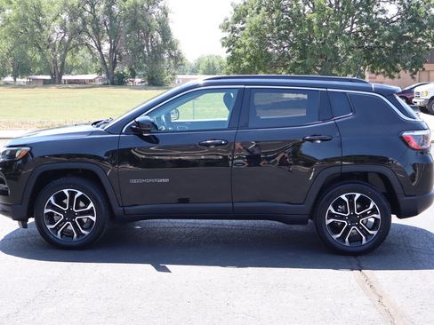 Used 2022 Jeep Compass Limited image 9