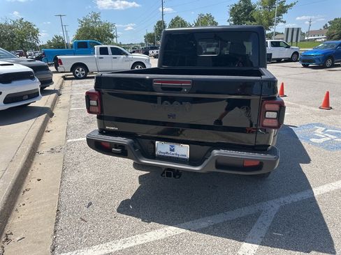 New 2025 Jeep Gladiator Willys image 25