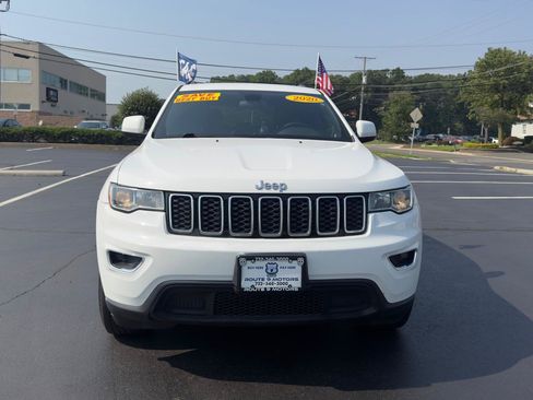 Used 2020 Jeep Grand Cherokee Laredo AWD/4WD image 2