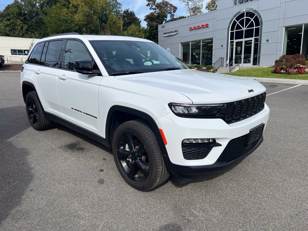 Used 2025 Jeep Grand Cherokee Limited AWD/4WD image 1
