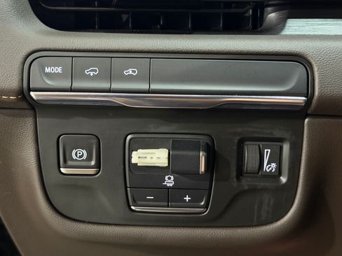 Used 2021 Cadillac Escalade ESV Sport w/ Driver Assist Tech Package RWD image 35