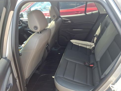 Used 2025 Chevrolet Trax ACTIV w/ Sunroof Package FWD image 12