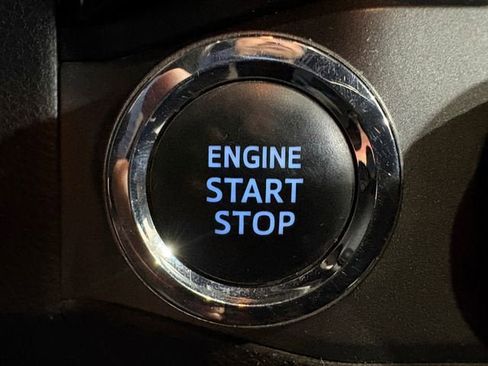 Used 2016 Toyota Tacoma TRD Sport image 11