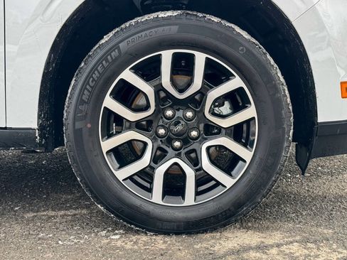 Used 2023 Ford Maverick Lariat w/ Lariat Luxury Package image 9