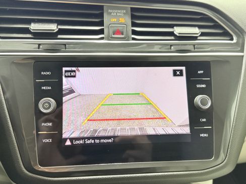 Used 2022 Volkswagen Tiguan SE image 19