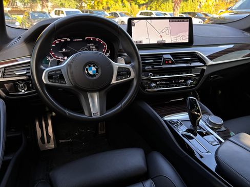 Used 2021 BMW M550i xDrive w/ Premium Package image 2