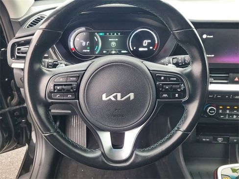 Used 2022 Kia Niro EX Premium image 18