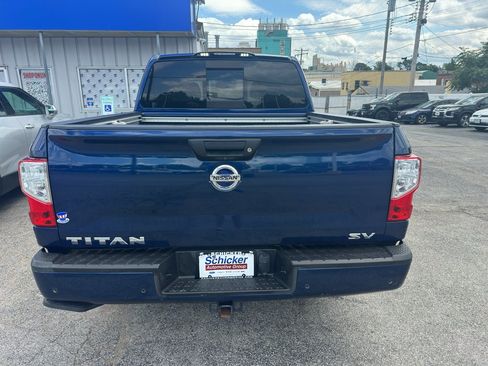 Used 2021 Nissan Titan SV w/ SV Convenience Package RWD image 2