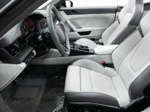 Certified 2025 Porsche 911 Carrera image 16