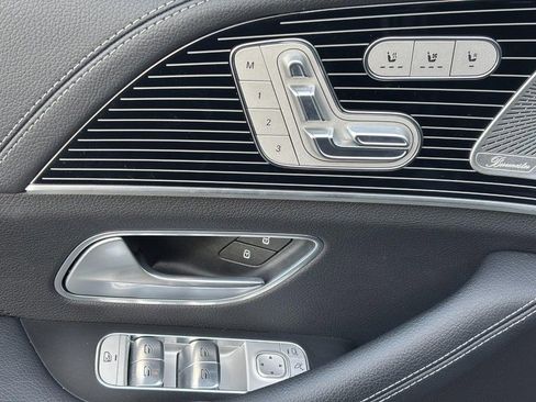 Used 2024 Mercedes-Benz GLS 450 4MATIC image 13