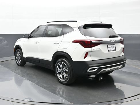 Used 2022 Kia Seltos EX AWD/4WD image 2