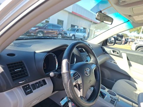 Used 2011 Toyota Highlander 2WD image 13