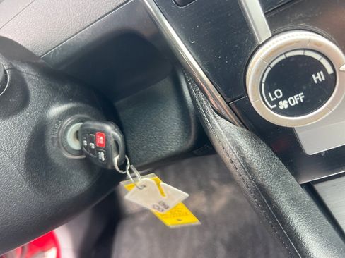 Used 2014 Toyota Camry SE FWD image 29