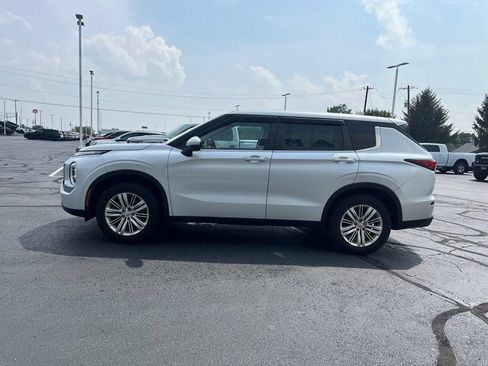 Used 2023 Mitsubishi Outlander ES AWD/4WD image 7