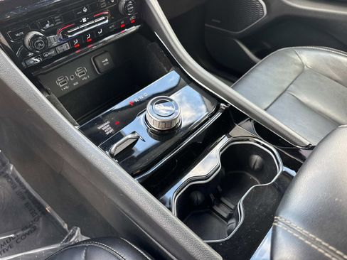 Used 2022 Jeep Grand Cherokee Limited AWD/4WD image 25