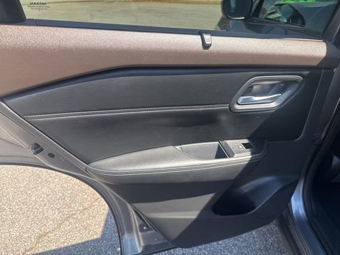 Used 2022 Nissan Rogue SL w/ SL Premium Package image 19