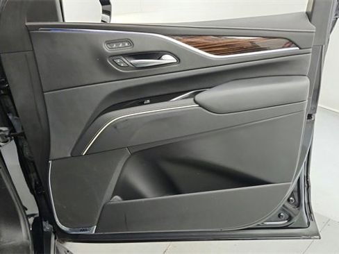 Certified 2022 Cadillac Escalade Premium Luxury image 21