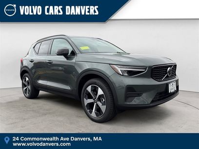 New 2026 Volvo XC40 B5 Core w/ Climate Package