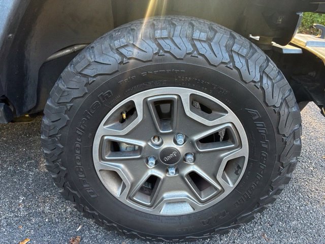 Used 2015 Jeep Wrangler Rubicon w/ Power Convenience Group AWD/4WD image 23