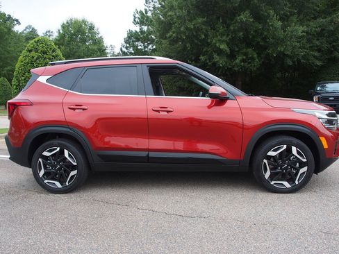 Used 2025 Kia Seltos SX w/ SX Sunroof Package image 8