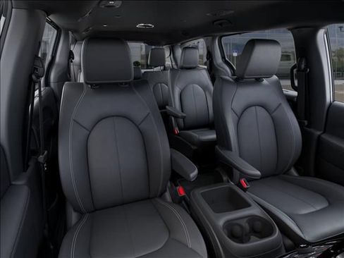 New 2027 Chrysler Pacifica Select w/ Family Tech Group AWD/4WD image 16