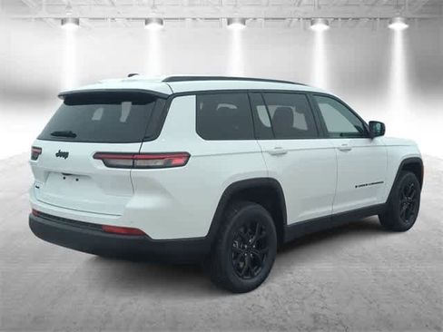 New 2025 Jeep Grand Cherokee L Altitude image 8