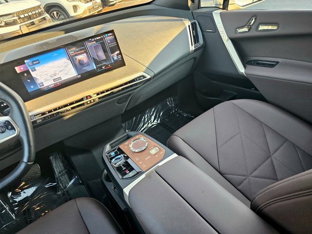 Used 2023 BMW iX xDrive50 w/ Ultimate Package 2 AWD/4WD image 34