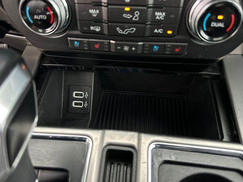 Used 2018 Ford F150 Platinum w/ Equipment Group 701A Luxury image 34