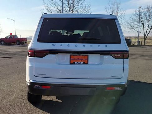 Used 2022 Jeep Wagoneer Series III AWD/4WD image 7